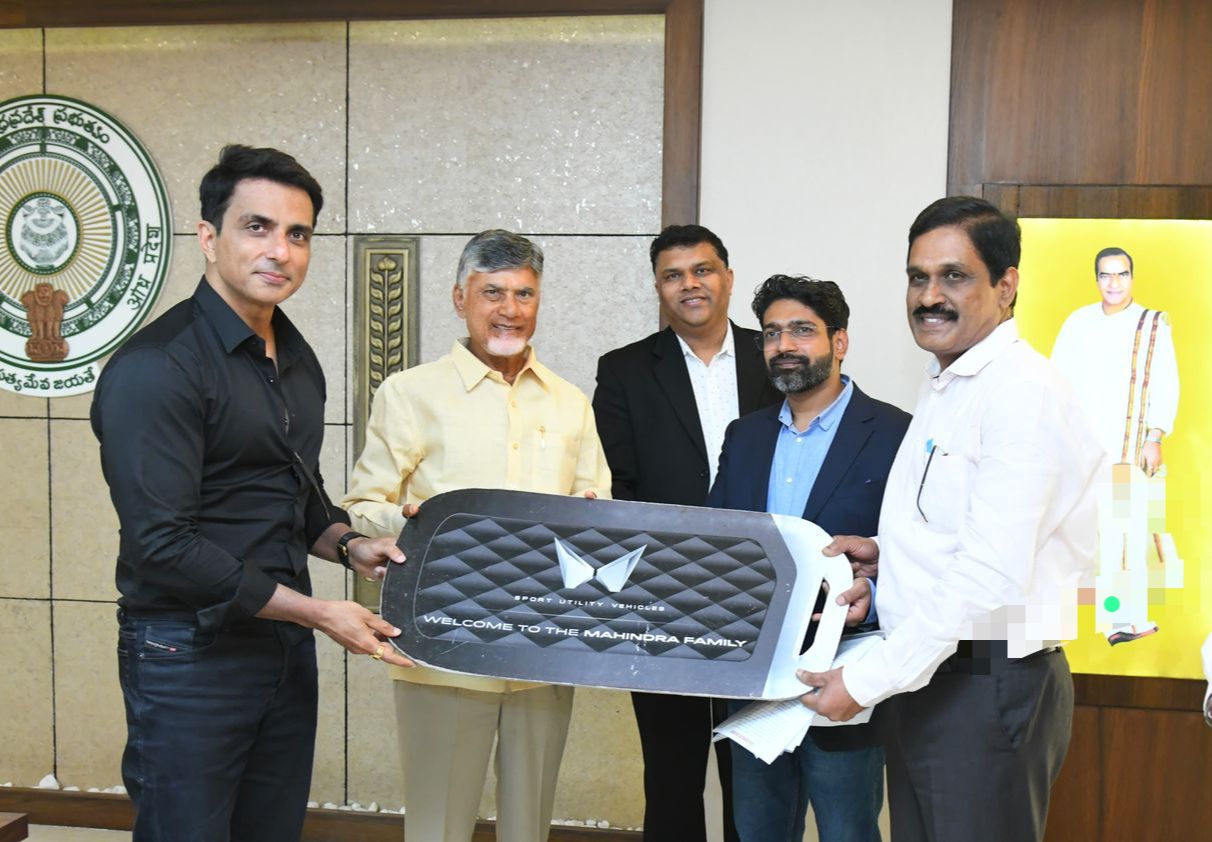సోనూ సూద్ సేవలు ఆదర్శనీయం: సీఎం సోనూ సూద్ సేవలు ఆదర్శనీయం: సీఎం
