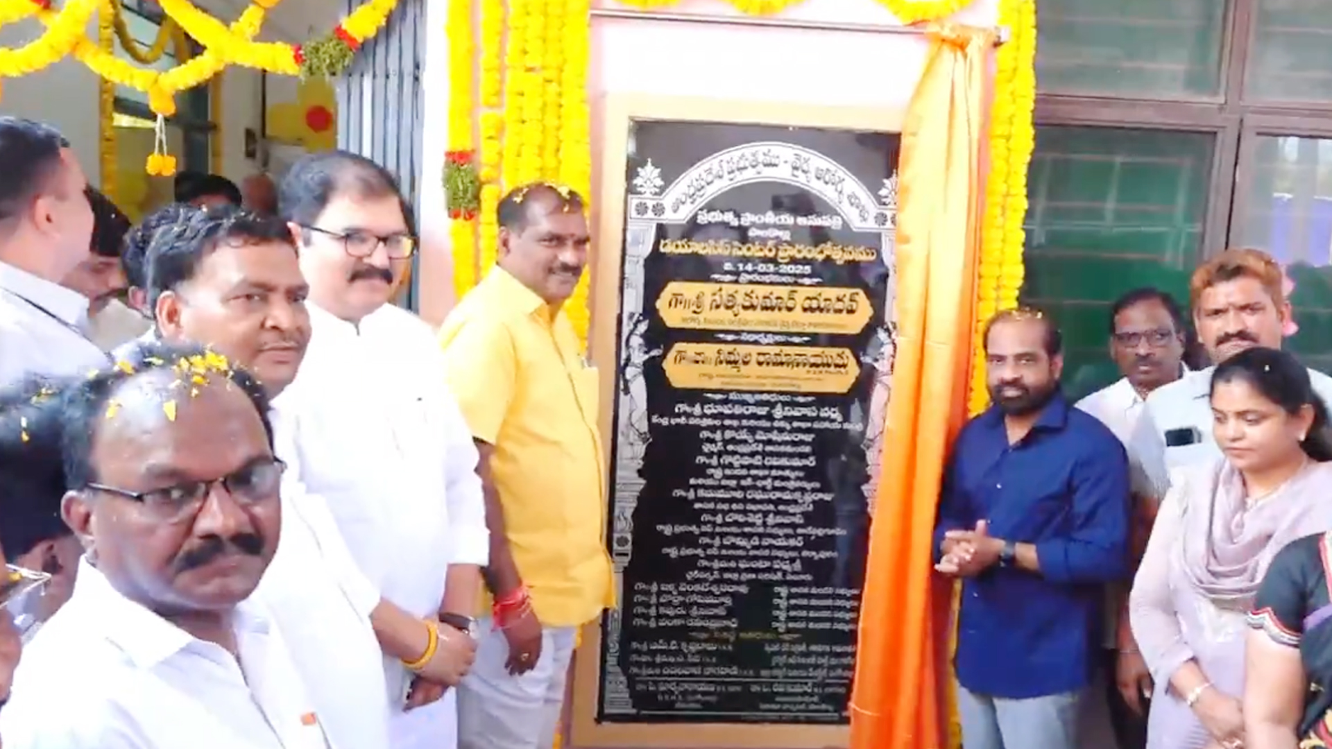 డయాలసిస్ సెంటర్ ను ప్రారంభించిన వైద్య ఆరోగ్యశాఖ మంత్రి డయాలసిస్ సెంటర్ ను ప్రారంభించిన వైద్య ఆరోగ్యశాఖ మంత్రి