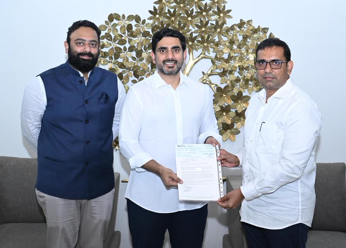 50 లక్షల చెక్కును మంత్రికి అందించిన పరమేసు బయోటెక్ లిమిటెడ్ ప్రతినిధులు 50 లక్షల చెక్కును మంత్రికి అందించిన పరమేసు బయోటెక్ లిమిటెడ్ ప్రతినిధులు