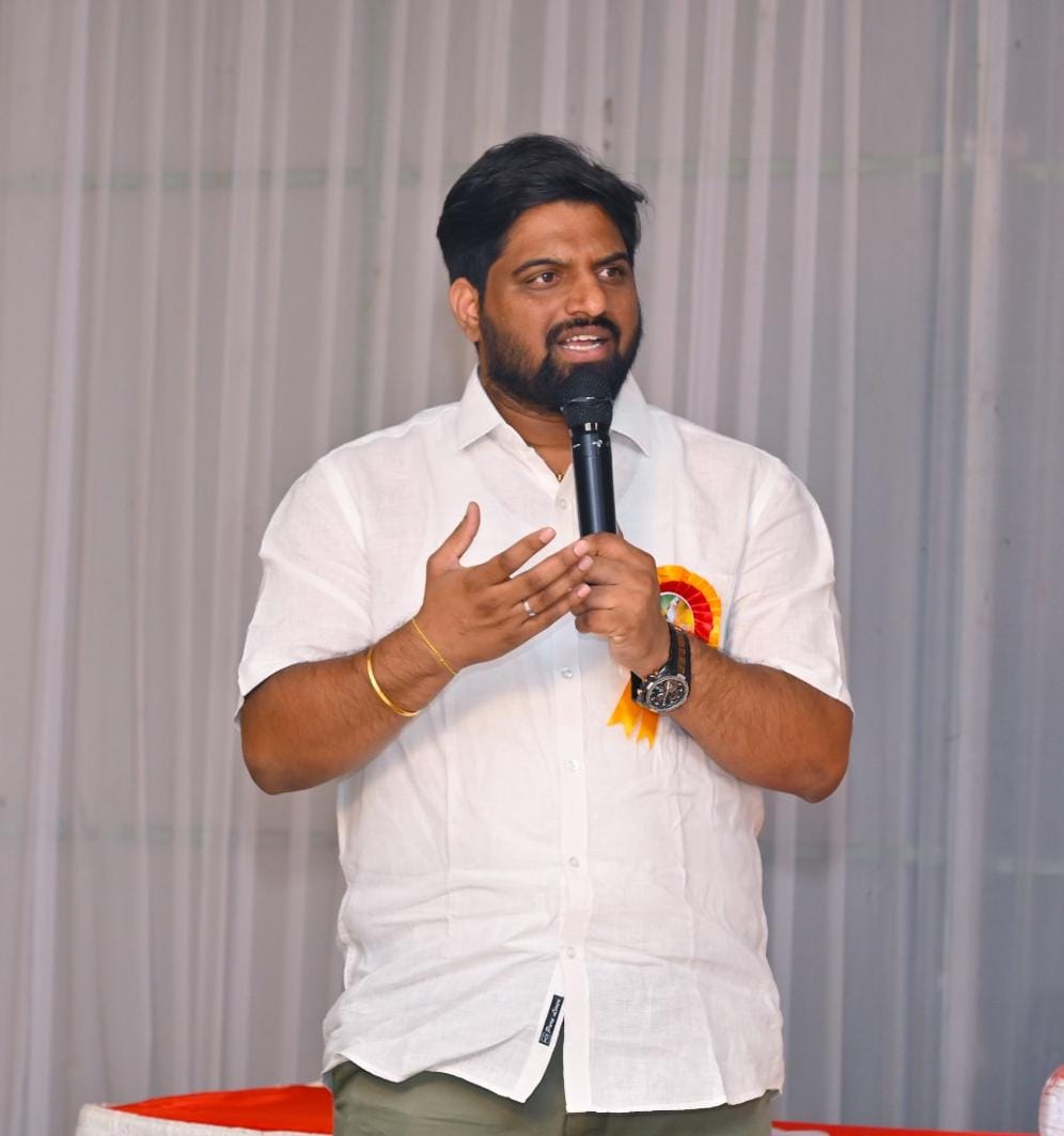 వైద్య విద్యను పేద విద్యార్థులకు దూరం చేయకండి ; అడ్వకేట్ క్రాంతి నాయుడు బోయ వైద్య విద్యను పేద విద్యార్థులకు దూరం చేయకండి ; అడ్వకేట్ క్రాంతి నాయుడు బోయ