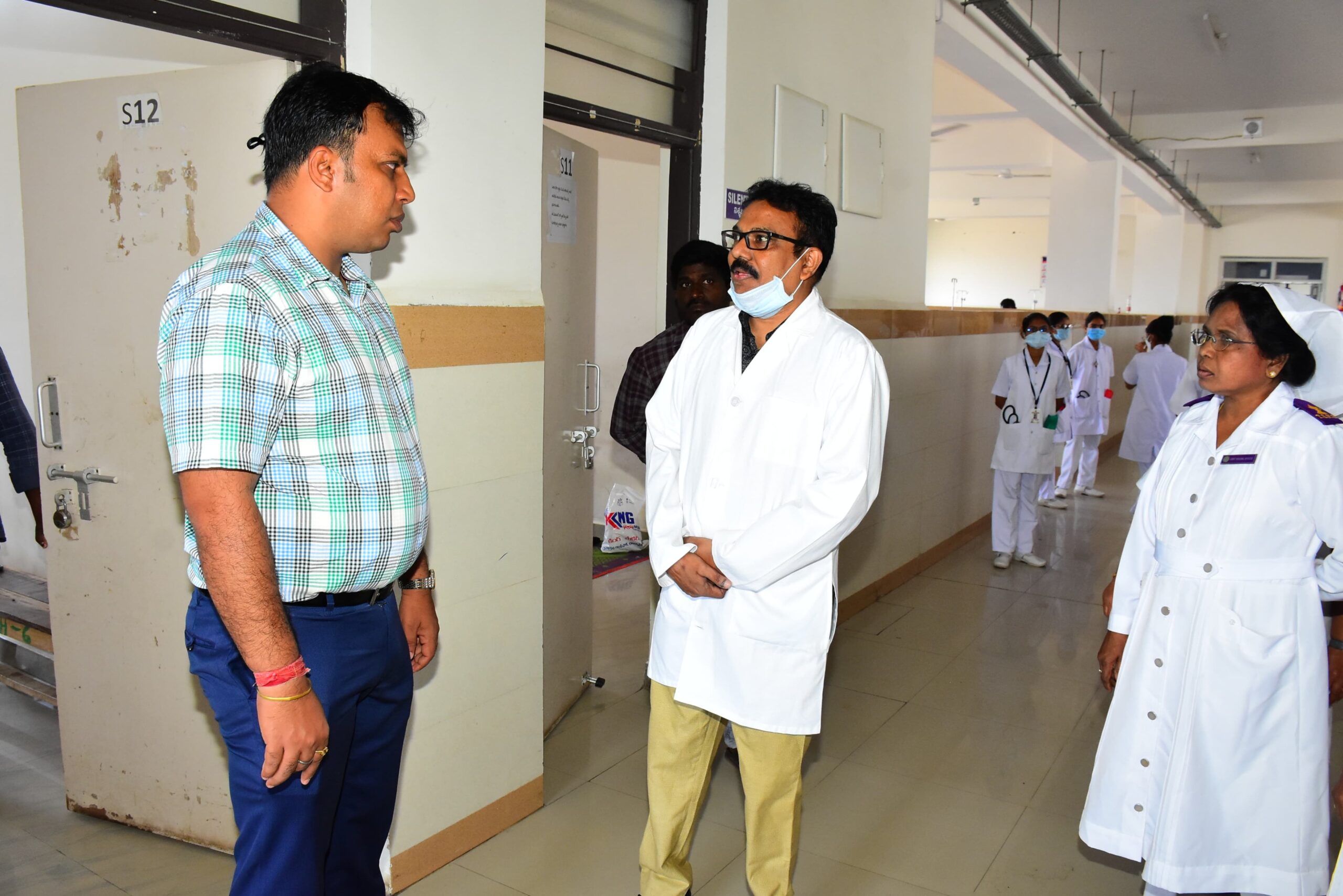 ఆసుపత్రిని తనిఖీ చేసిన కలెక్టర్
