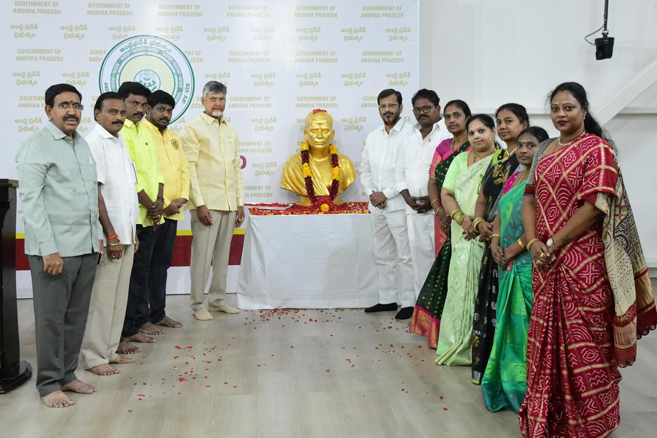 ఆత్మ బలిదానం చేసిన అమరజీవి పొట్టి శ్రీరాములు : సీఎం ఆత్మ బలిదానం చేసిన అమరజీవి పొట్టి శ్రీరాములు : సీఎం
