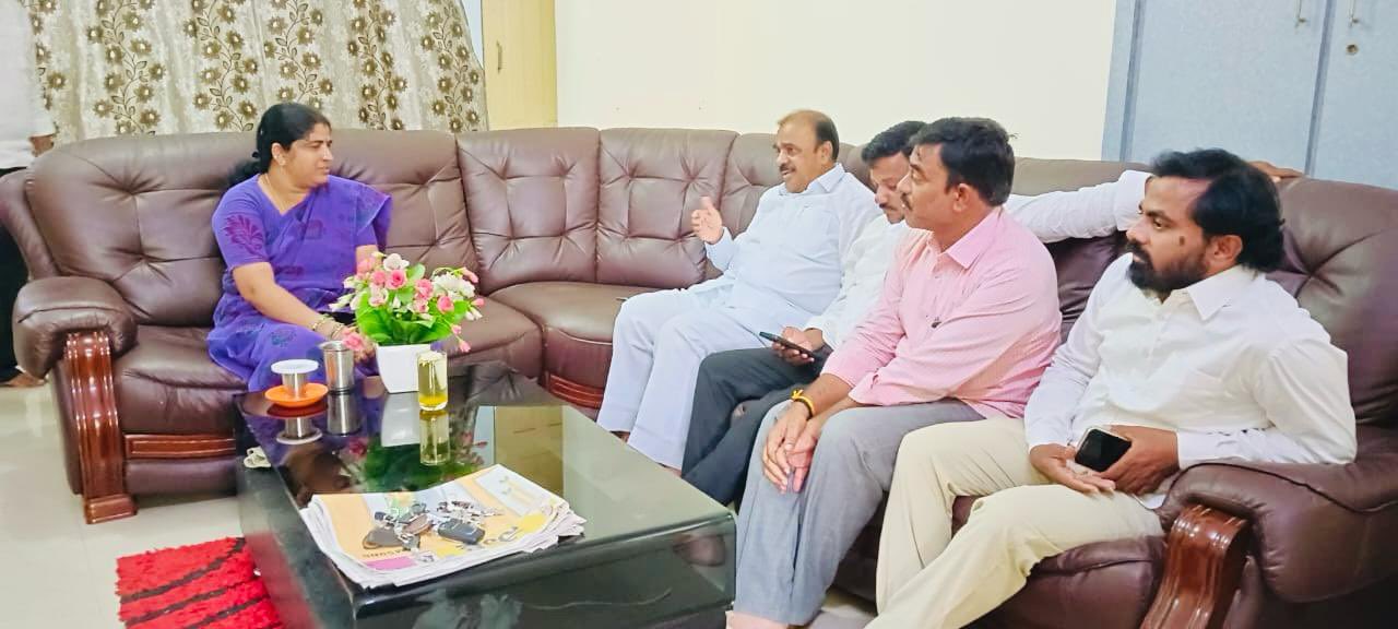 గిరిజమ్మ హౌస్ అరెస్ట్…! గిరిజమ్మ హౌస్ అరెస్ట్…!