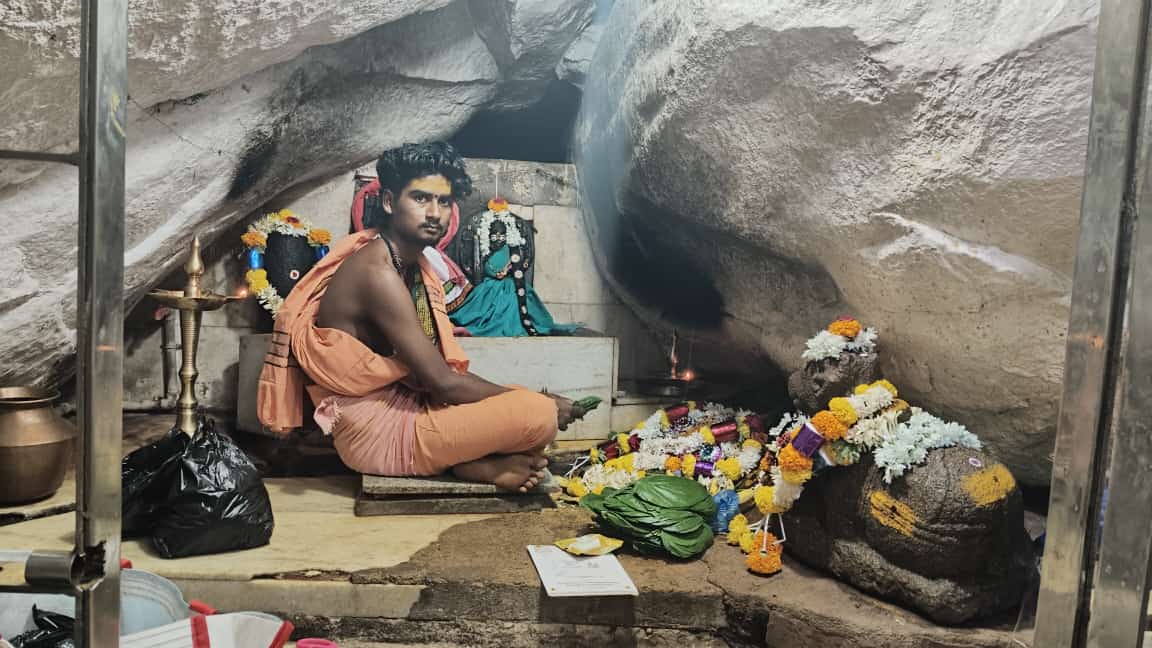 శ్రీ మాళ మల్లేశ్వర స్వామికి పూజలు శ్రీ మాళ మల్లేశ్వర స్వామికి పూజలు