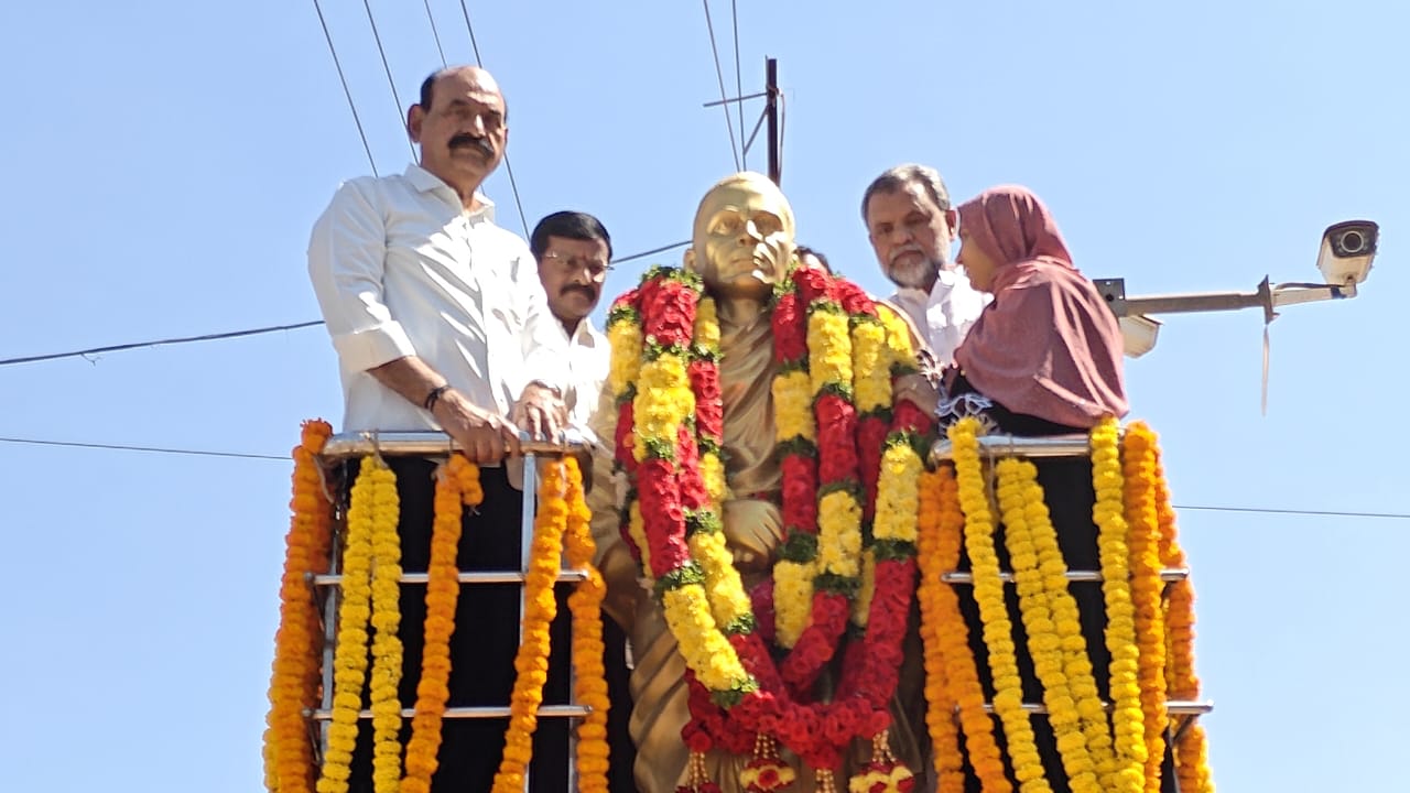 అమరజీవి శ్రీ పొట్టి శ్రీరాములు గారి సేవలు చిరస్మరణీయం