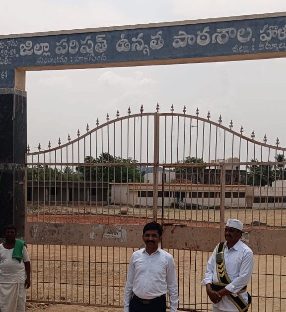 పరీక్ష కేంద్రాలను తనిఖీ చేసిన డిఈఓ పరీక్ష కేంద్రాలను తనిఖీ చేసిన డిఈఓ