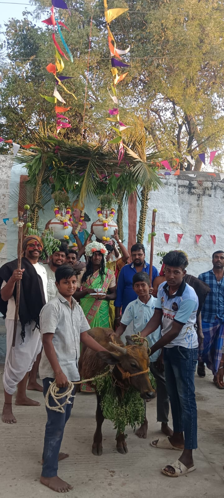 ప్రారంభమైన హోలీ సంబరాలు ప్రారంభమైన హోలీ సంబరాలు