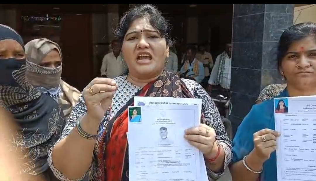 అర్హులైన బీసీలకు రుణాలు మంజూరు చేయాలి అర్హులైన బీసీలకు రుణాలు మంజూరు చేయాలి