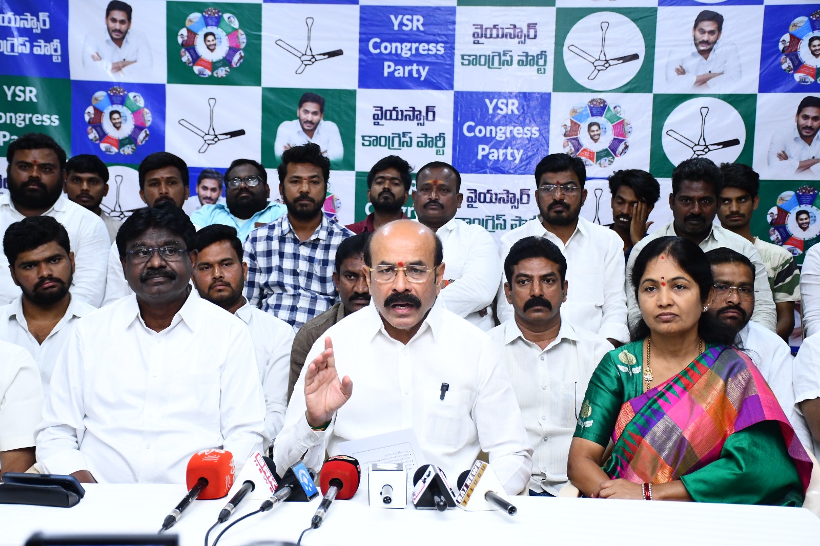 12న విద్యార్థులు, నిరుద్యోగుల కోసం వైఎస్ఆర్ కాంగ్రెస్ పార్టీ పోరు బాట 12న విద్యార్థులు, నిరుద్యోగుల కోసం వైఎస్ఆర్ కాంగ్రెస్ పార్టీ పోరు బాట