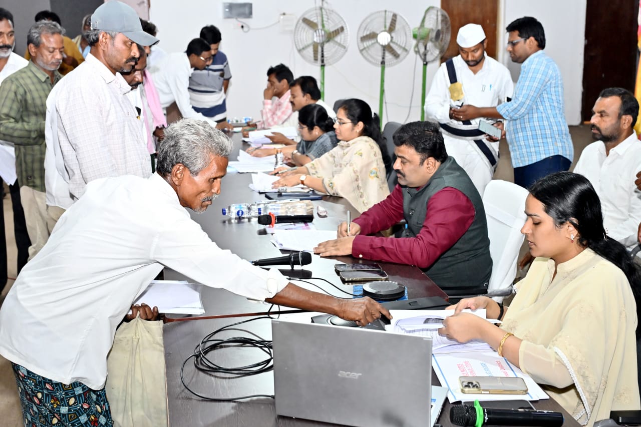 సిఎం కార్యాలయం నుండి వచ్చిన అర్జీల పరిష్కారంలో జాప్యం చేయకూడదు