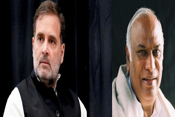 ఉగ్రదాడి ఘటనపై హోంమంత్రితో మాట్లాడిన కాంగ్రెస్ అగ్రనేతలు ఉగ్రదాడి ఘటనపై హోంమంత్రితో మాట్లాడిన కాంగ్రెస్ అగ్రనేతలు