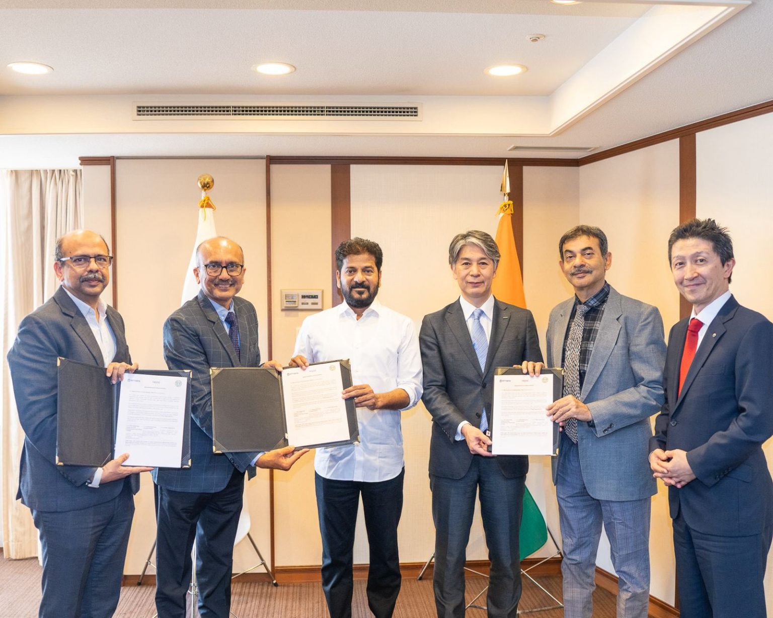 10,500 కోట్ల రూపాయల పెట్టుబడులపై ఒప్పందం 10,500 కోట్ల రూపాయల పెట్టుబడులపై ఒప్పందం