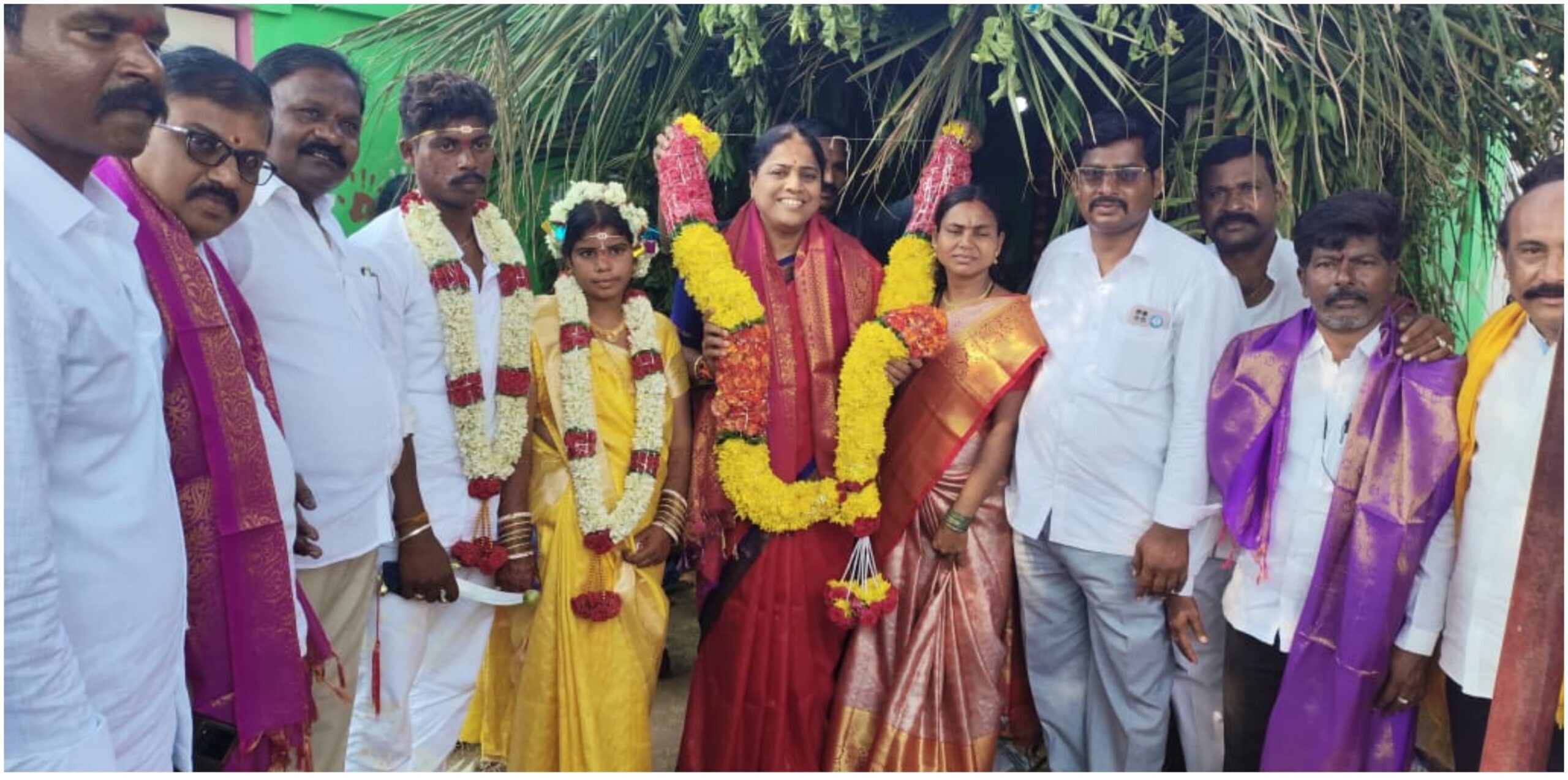 వివాహ వేడుకకు హాజరైన మాజీ ఎమ్మెల్యే వివాహ వేడుకకు హాజరైన మాజీ ఎమ్మెల్యే