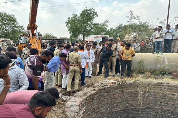 పదిమంది మృతి నలుగురికి గాయాలు ..! పదిమంది మృతి నలుగురికి గాయాలు ..!