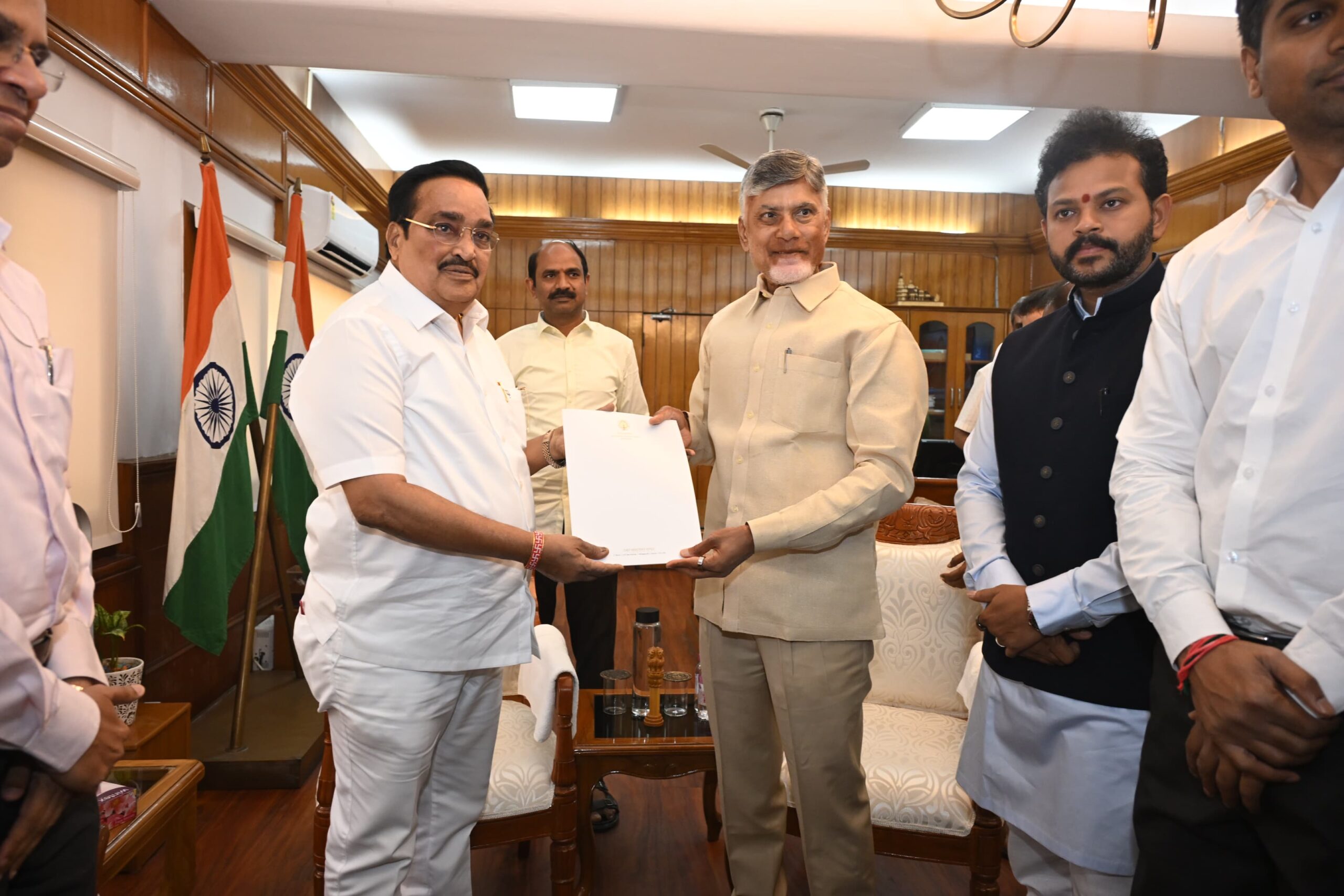 పోలవరానికి సహకరించండి : సీఎం చంద్రబాబు పోలవరానికి సహకరించండి : సీఎం చంద్రబాబు