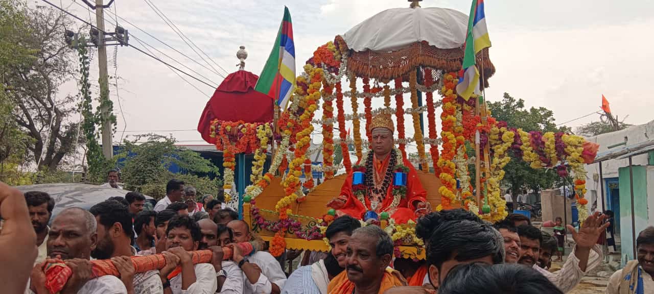 రమణీయం….జగద్గురువుల అడ్డ పల్లకి మహోత్సవం రమణీయం….జగద్గురువుల అడ్డ పల్లకి మహోత్సవం