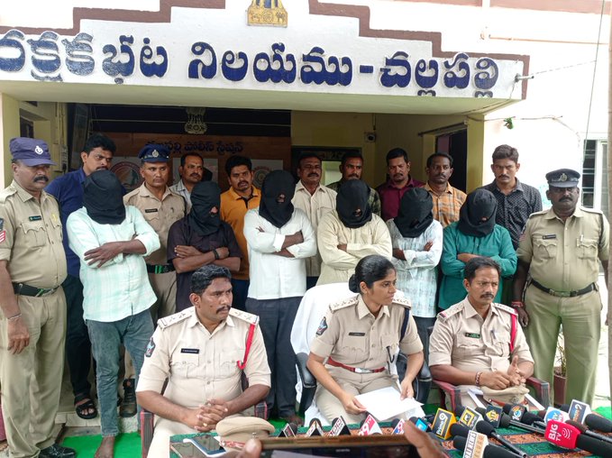 లాటరీ టికెట్లు నిర్వహిస్తే కఠిన చర్యలు