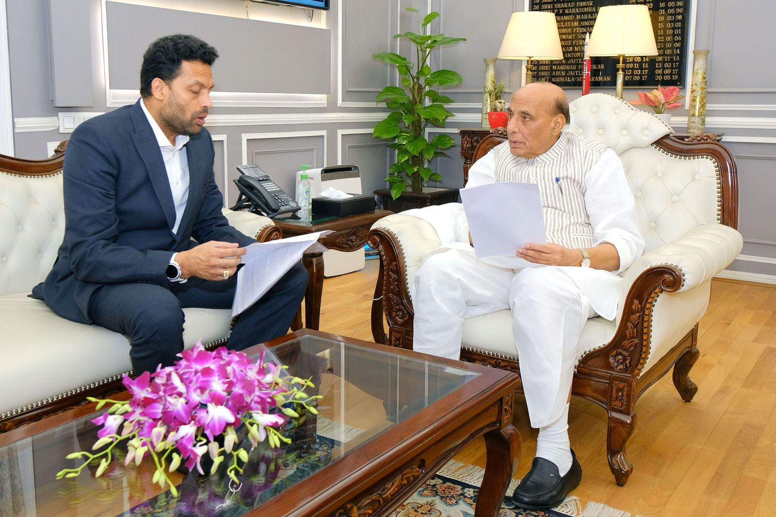 రక్షణ రంగంలో పెండింగ్ ప్రాజెక్టులు త్వరగా పూర్తి చేయండి.. రక్షణ రంగంలో పెండింగ్ ప్రాజెక్టులు త్వరగా పూర్తి చేయండి..