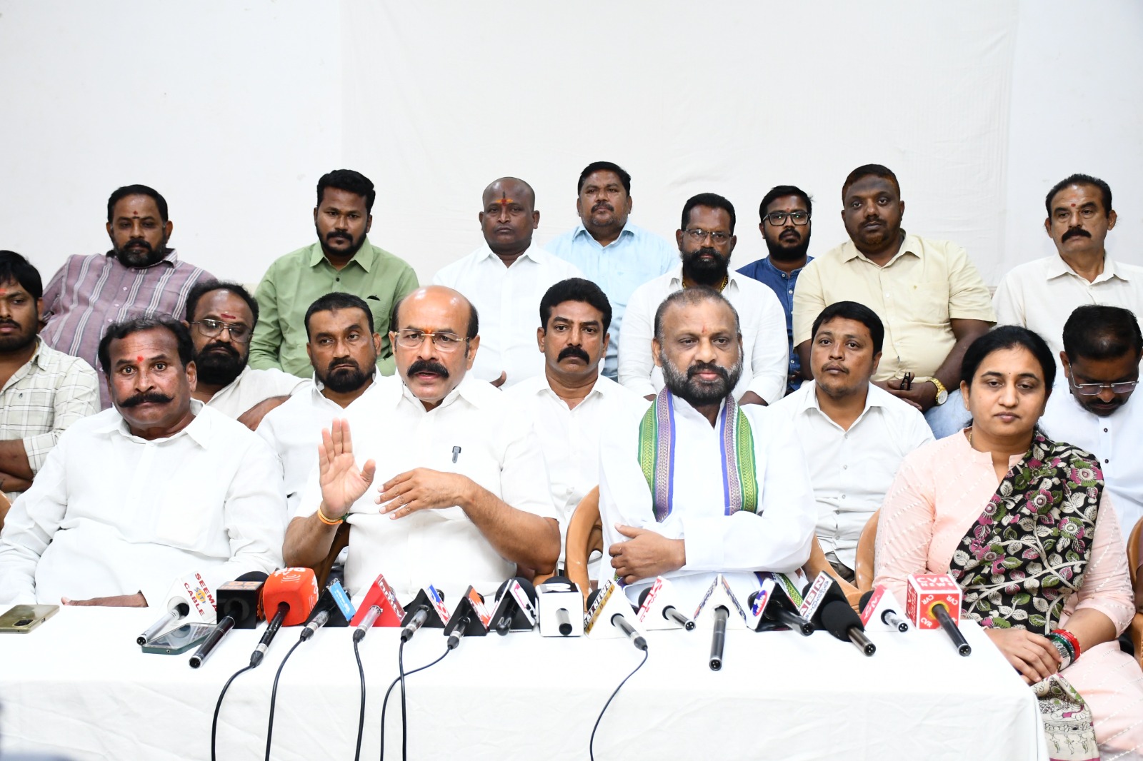 తప్పుడుకేసులు పెడితే సహించబోము : ఎస్వీ.మోహన్ రెడ్డి