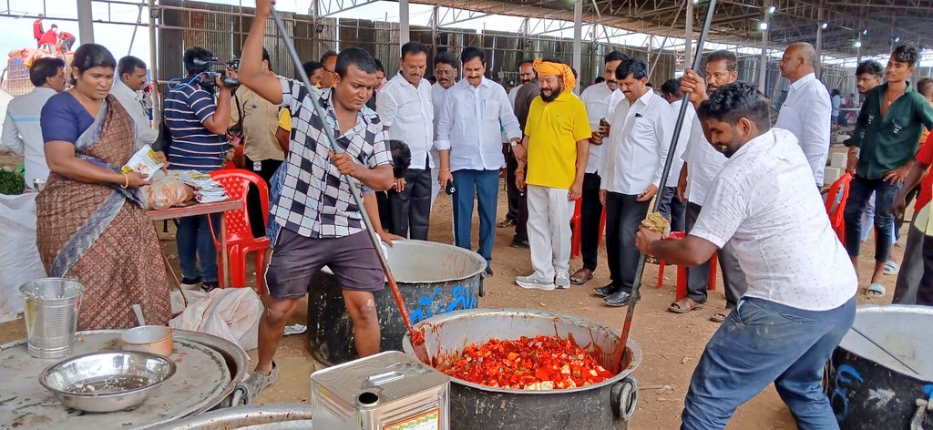 మహానాడు ఏర్పాట్లు పూర్తి : మాజీ మంత్రి దేవినేని ఉమా మహానాడు ఏర్పాట్లు పూర్తి : మాజీ మంత్రి దేవినేని ఉమా