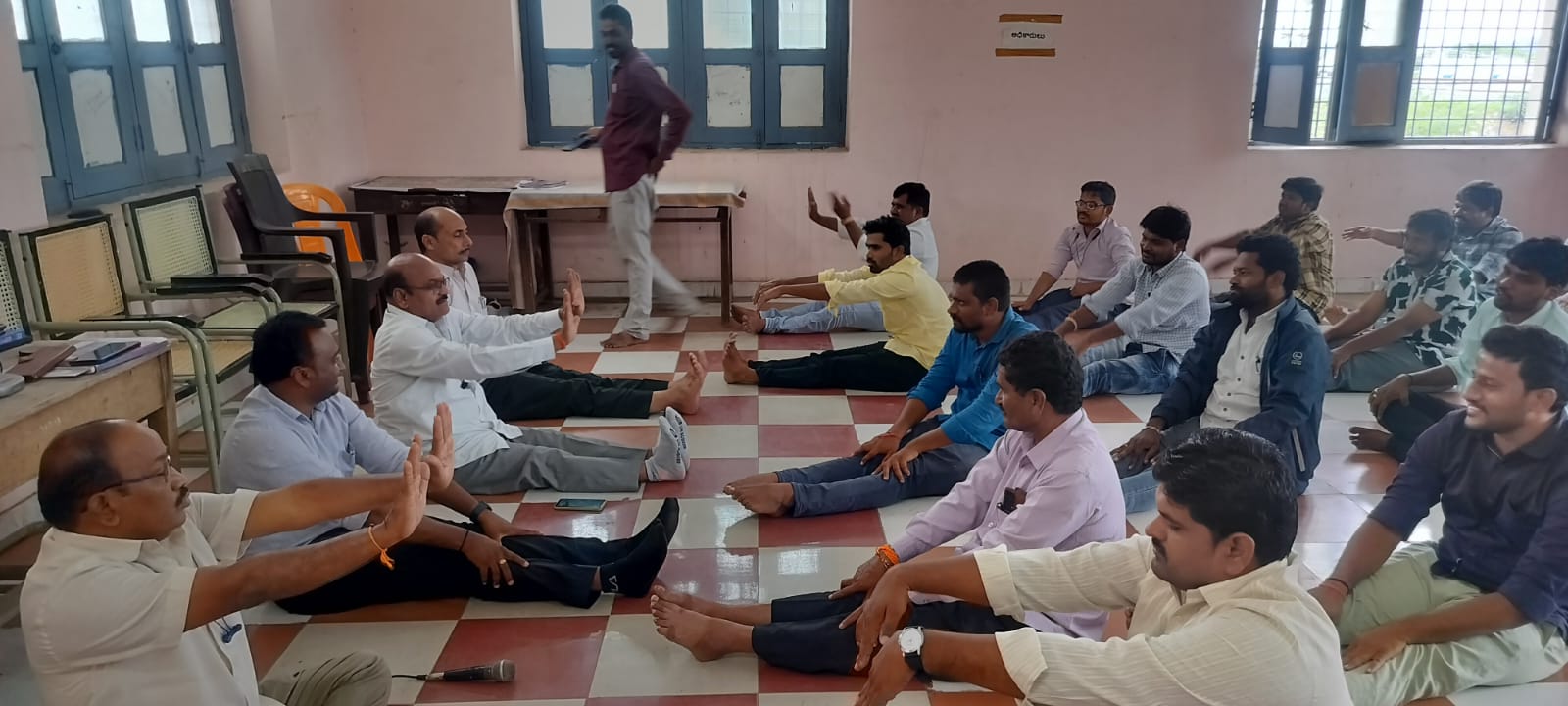 యోగాంధ్ర ట్రైనర్లకు శిక్షణ కార్యక్రమం యోగాంధ్ర ట్రైనర్లకు శిక్షణ కార్యక్రమం