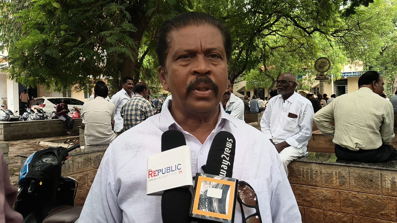 నిరుద్యోగ యువతకు ఉపాధి కల్పించండి నిరుద్యోగ యువతకు ఉపాధి కల్పించండి