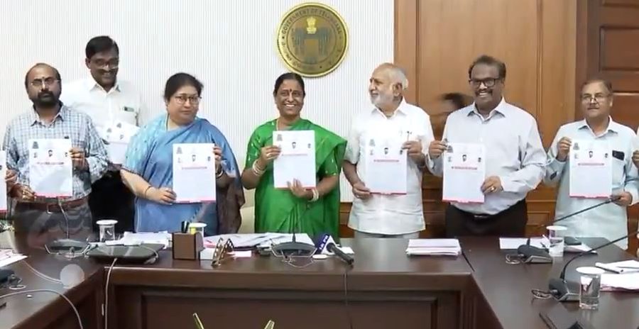 అర్చకుల సంక్షేమానికి ప్రత్యేక నిధీ : మంత్రి కొండా సురేఖ అర్చకుల సంక్షేమానికి ప్రత్యేక నిధీ : మంత్రి కొండా సురేఖ