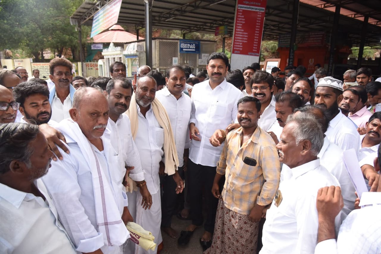 వైఎస్ జగన్ ఆలయ నిర్మాణానికి 28 కోట్లు ఇచ్చారు : ఎంపి