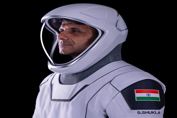 ISS లో అడుగు పెట్టిన మొదటి భారతీయుడు శుభాన్షు శుక్లా ISS లో అడుగు పెట్టిన మొదటి భారతీయుడు శుభాన్షు శుక్లా
