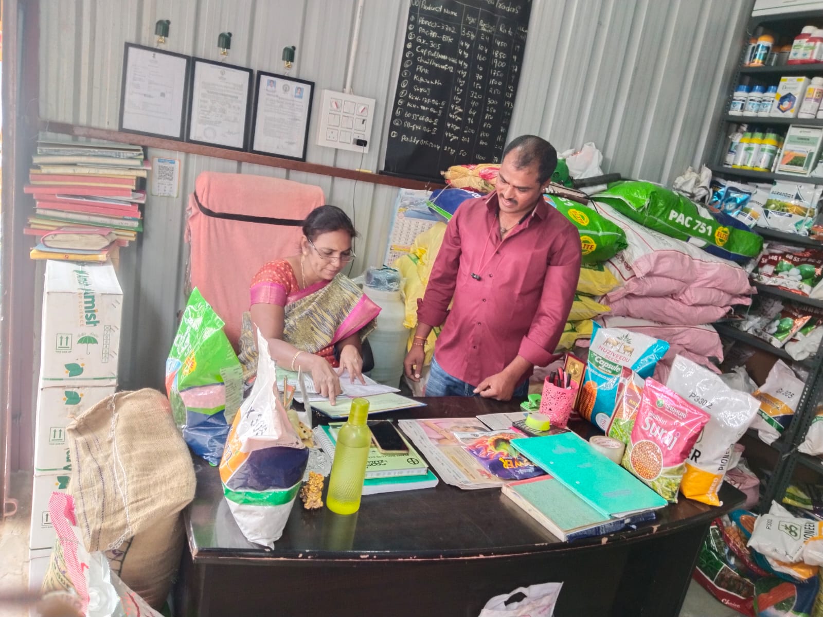 నకీలు విత్తనాలు విక్రయిస్తే కఠిన చర్యలు నకీలు విత్తనాలు విక్రయిస్తే కఠిన చర్యలు