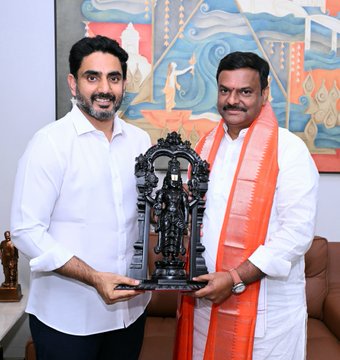 పీవీఎన్ మాధవ్ సత్కరించిన మంత్రి నారలోకేష్