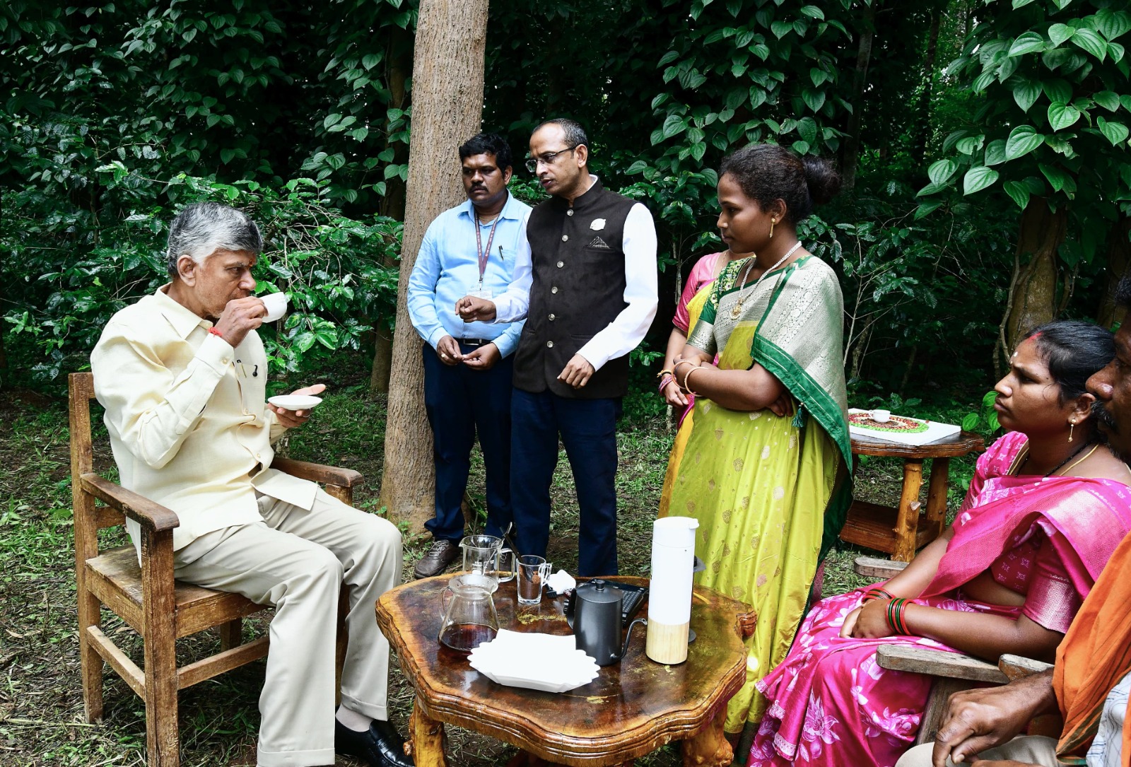 అటవి ఉత్పత్తులను ప్రొచ్చహిస్తాం : సీఎం అటవి ఉత్పత్తులను ప్రొచ్చహిస్తాం : సీఎం