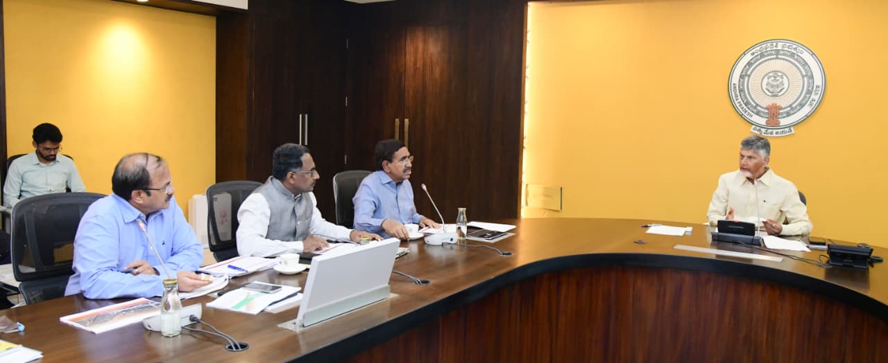 సీఎం అధ్యక్షతన సీఆర్డీఏ అథారిటీ సమావేశం సీఎం అధ్యక్షతన సీఆర్డీఏ అథారిటీ సమావేశం