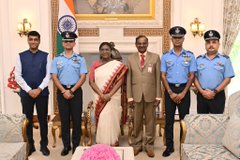 రాష్ట్రపతిని కలిసిన వ్యోమగామి శుభాన్షు శుక్లా