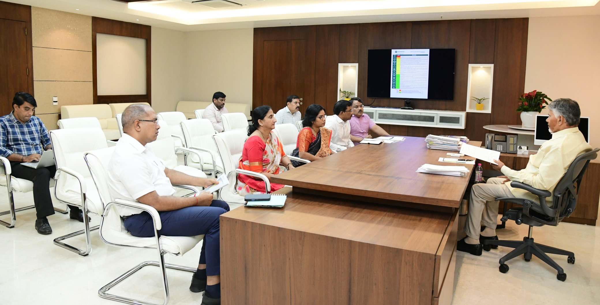 రైతుల నుంచి ఉల్లి కొనుగోలు చేయండి కీలక సూచనలు చేసిన సీఎం 