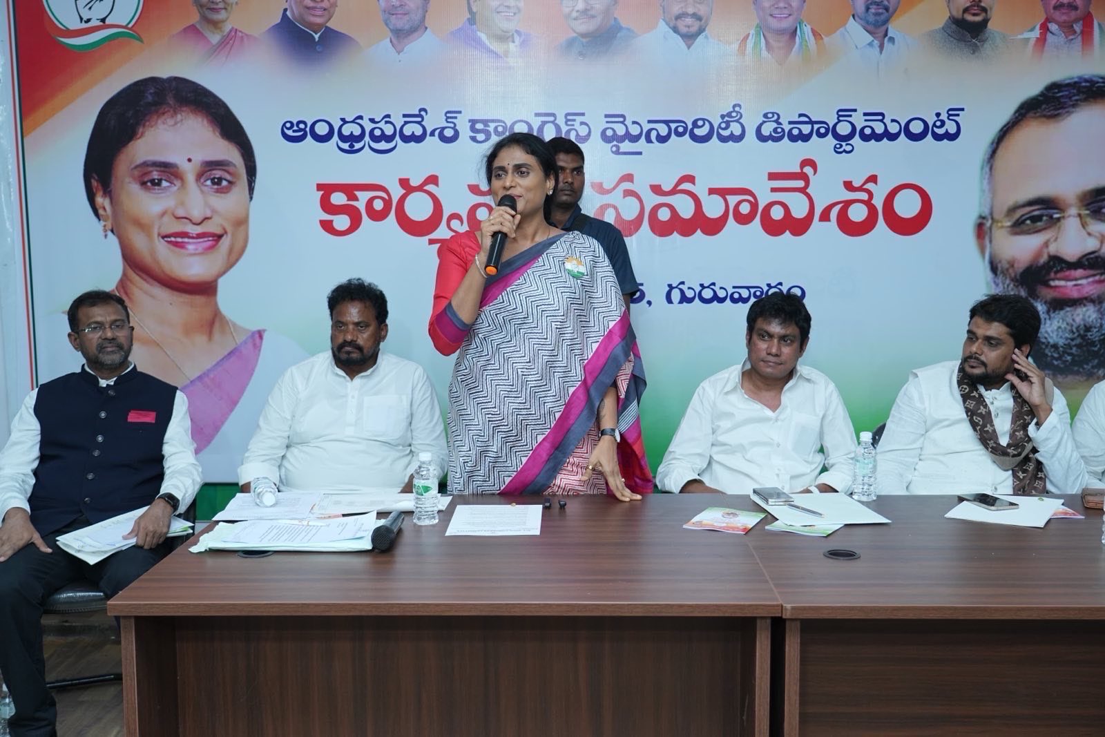 మణిపూర్,గోద్రా అల్లర్లు ఇందుకు నిదర్శనం: వైఎస్ షర్మిల