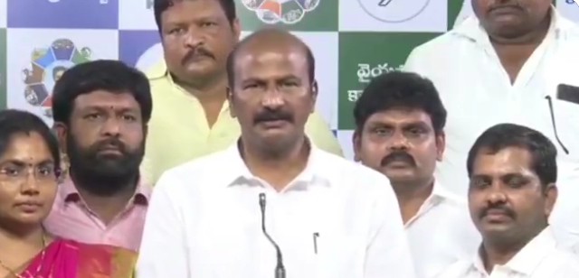 రాష్ట్రంలో ఎటు చూసినా దాడులు దోపిడీలే…! రాష్ట్రంలో ఎటు చూసినా దాడులు దోపిడీలే…!