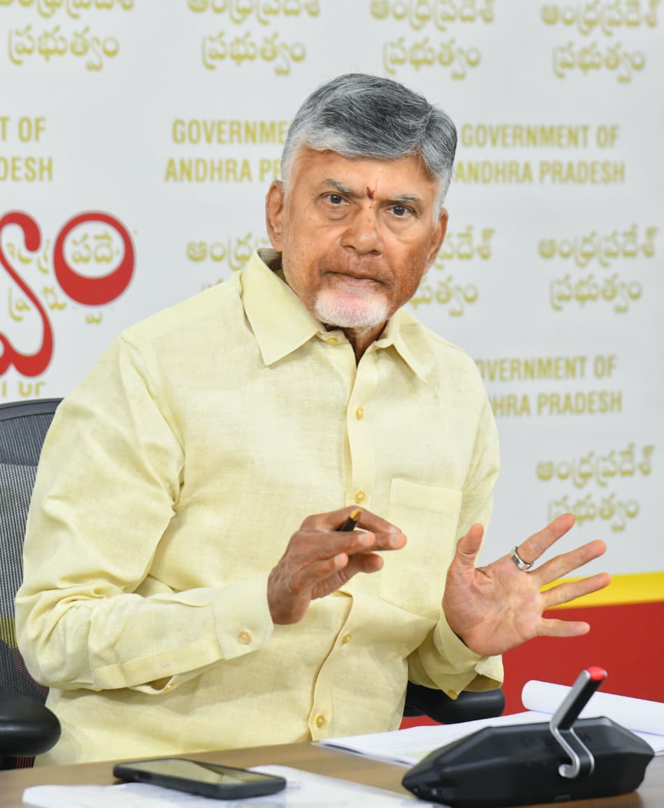కలెక్టర్లకు కీలక సూచనలు చేసిన ముఖ్యమంత్రి కలెక్టర్లకు కీలక సూచనలు చేసిన ముఖ్యమంత్రి