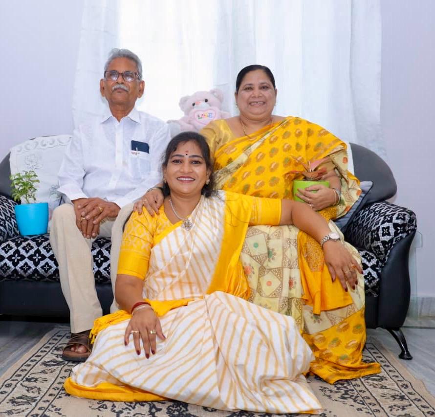 తల్లిదండ్రులే నాకు మూలగురువులు : హోంమంత్రి వంగలపూడి అనిత తల్లిదండ్రులే నాకు మూలగురువులు : హోంమంత్రి వంగలపూడి అనిత