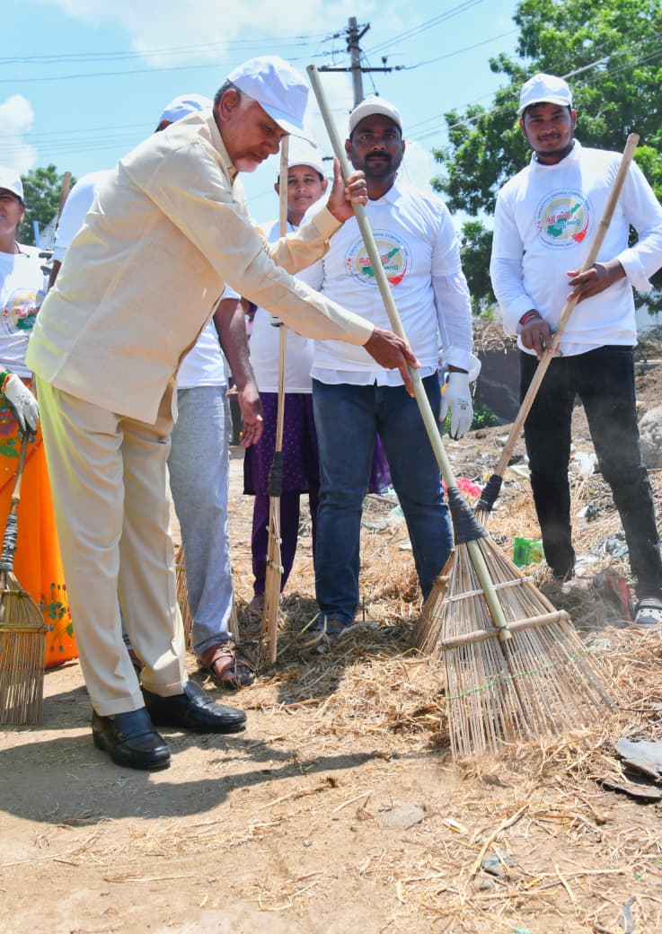 స్వర్ణాంధ్ర స్వచ్ఛాంధ్ర.. కార్యక్రమంలో పాల్గొన్న సీఎం