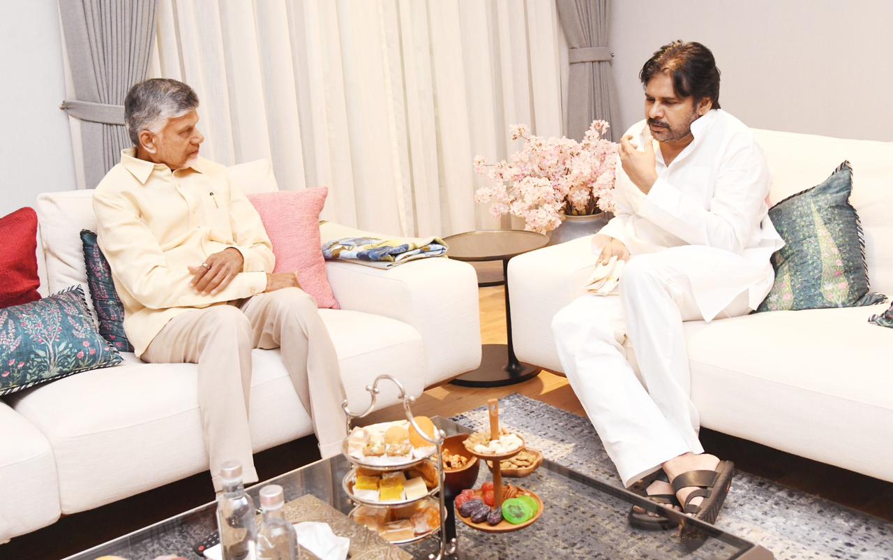 పవన్ కల్యాణ్ ను పరామర్శించిన ముఖ్యమంత్రి