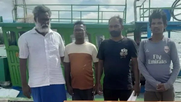 శ్రీలంక జైల్లో మత్స్యకారులు బయటకు తీసుకొచ్చిన మంత్రి నారా లోకేష్ శ్రీలంక జైల్లో మత్స్యకారులు బయటకు తీసుకొచ్చిన మంత్రి నారా లోకేష్