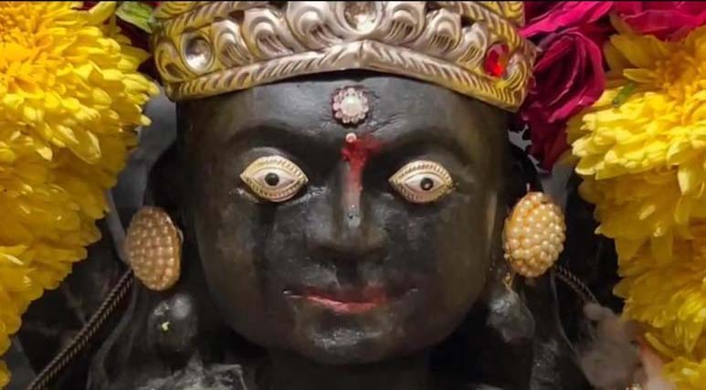 భక్తుల ప్రార్థనలకు స్పందించిన పరంజ్యోతి.. అమ్మవారి మూర్తి కళ్లనుంచి కనీళ్లు…