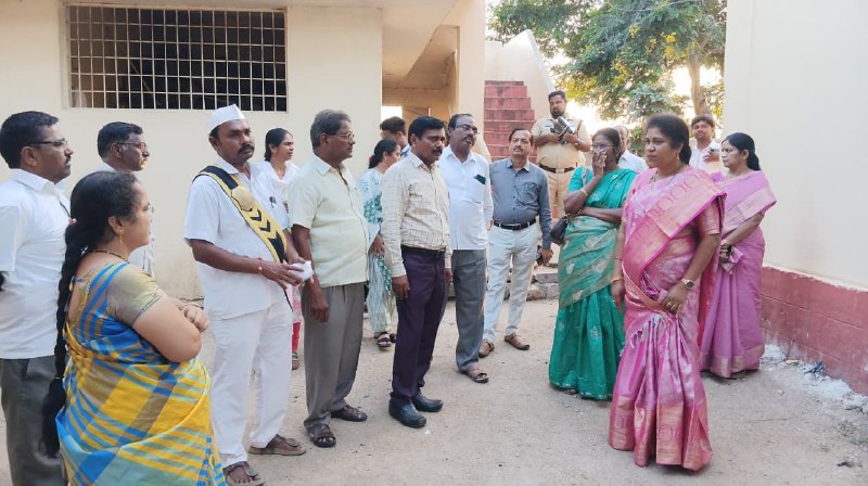 షోకాజ్ నోటిసు ఇవ్వండి : రాష్ట్ర ఫుడ్ కమిషన్ మెంబర్ గంజిమాల దేవి