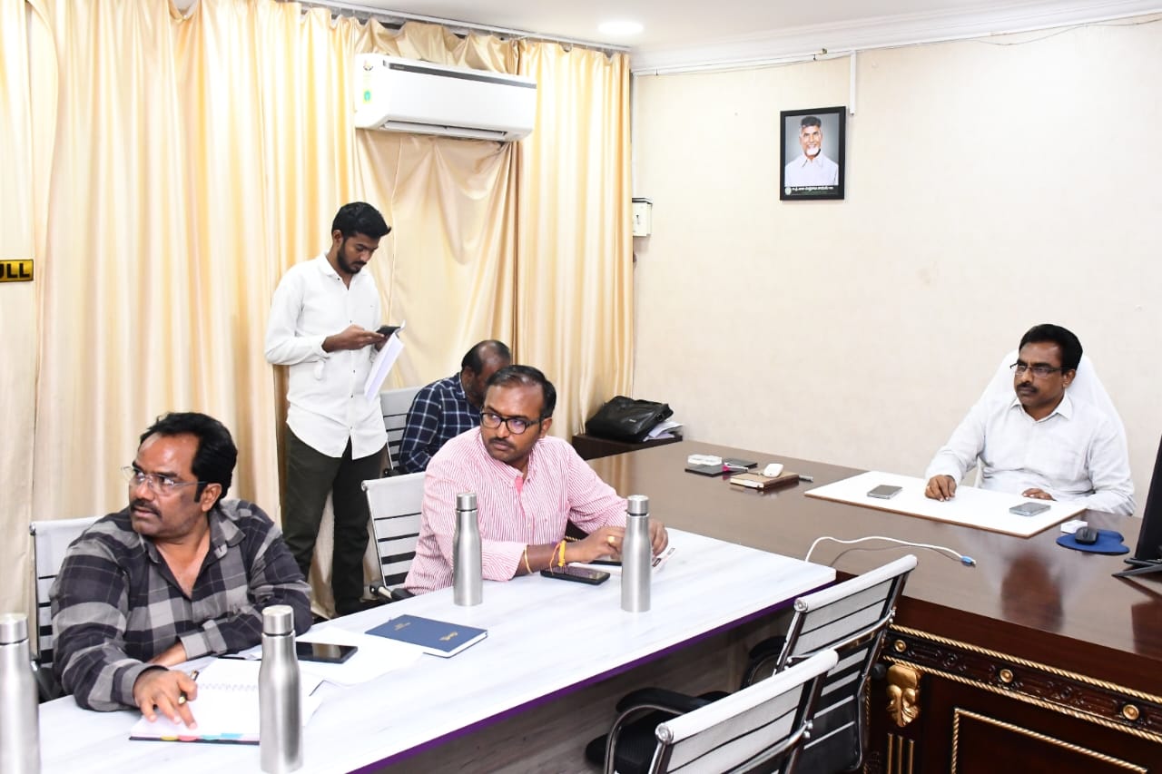 అనధికార నిర్మాణాలపై నివేదిక ఇవ్వండి: నగర కమిషనర్ 