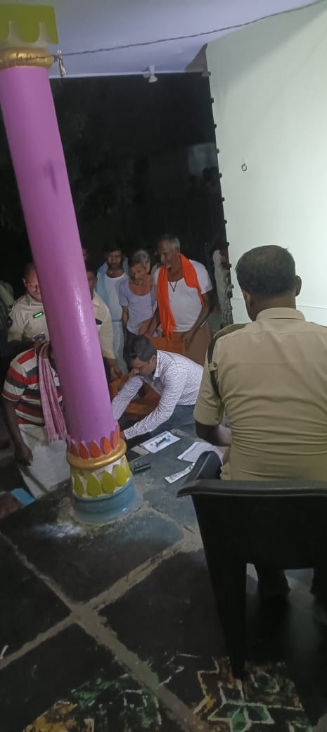 సుంకేశ్వరి గ్రామంలో ఇళ్లల్లో దొంగతనం సుంకేశ్వరి గ్రామంలో ఇళ్లల్లో దొంగతనం