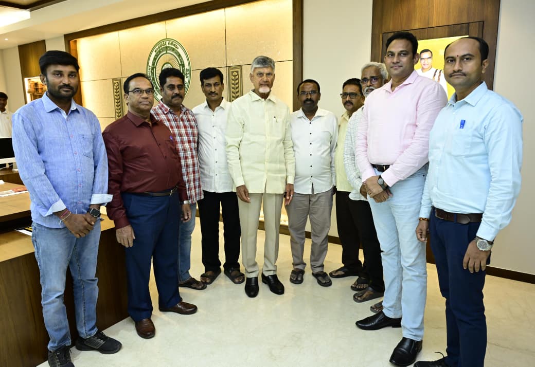 వెబ్సైట్ను ఆవిష్కరించిన ముఖ్యమంత్రి వెబ్సైట్ను ఆవిష్కరించిన ముఖ్యమంత్రి