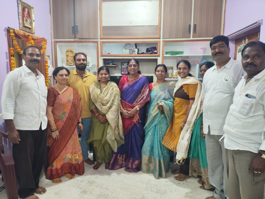 వివాహ వేడుకకు హాజరైన మాజీ ఎమ్మెల్యే వివాహ వేడుకకు హాజరైన మాజీ ఎమ్మెల్యే