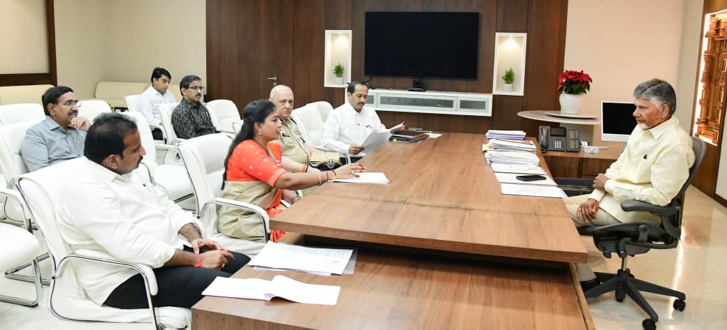 కందుకూరు హత్య కేసు పై మంత్రులను అడిగి తెలుసుకున్న సీఎం కందుకూరు హత్య కేసు పై మంత్రులను అడిగి తెలుసుకున్న సీఎం