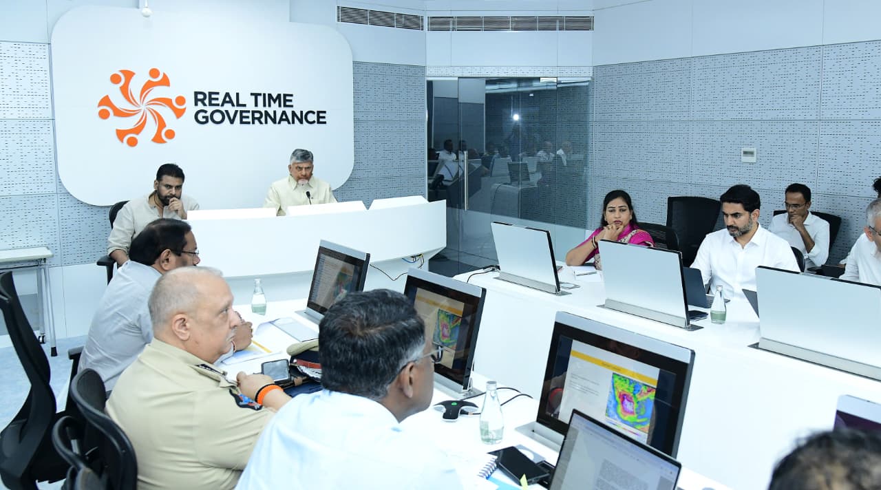 లంక గ్రామాల ప్రజలను అప్రమత్తం చేయండి: సీఎం లంక గ్రామాల ప్రజలను అప్రమత్తం చేయండి: సీఎం